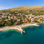 Irena - Longevity Retreat Apartment *